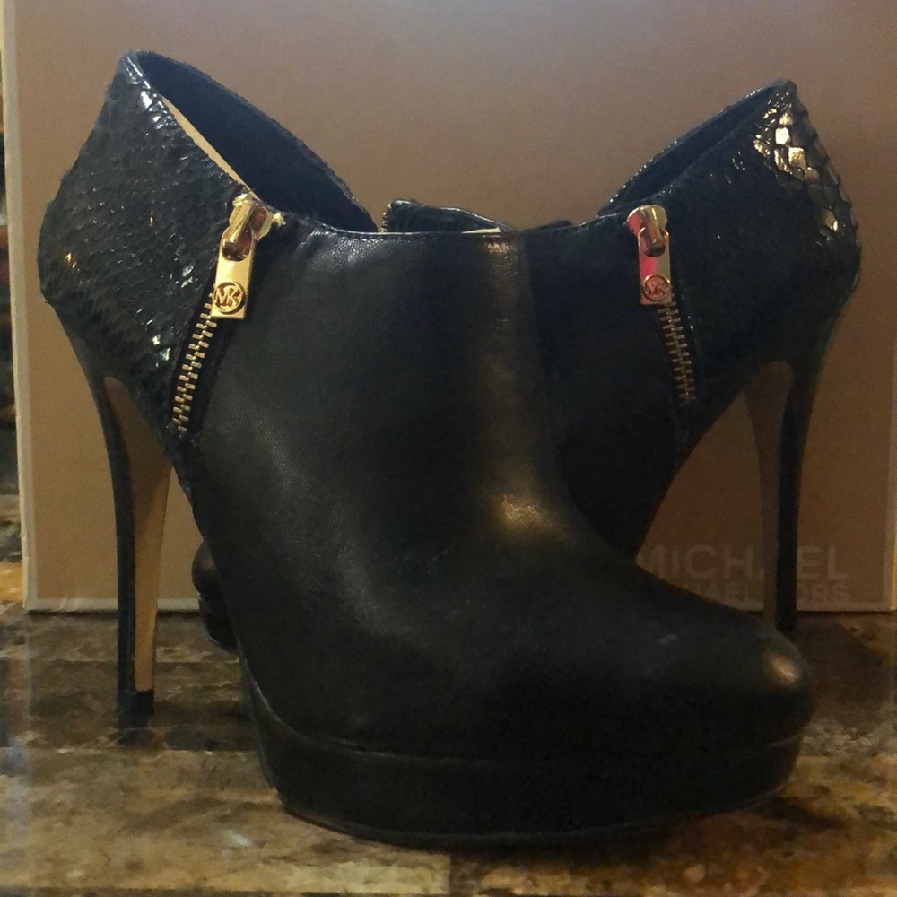 Michael Kors shoe bootie